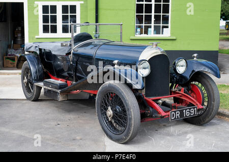 1927 Vintage Bentley 3L Modèle Vitesse tourer voiture au festival du volant moteur. Centre du patrimoine mondial, Bicester Oxfordshire, Angleterre. Banque D'Images