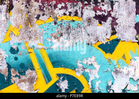 MINSK, BELARUS - 13 avril 2018 : old weathered dessin graffiti sur mur de la ville Banque D'Images