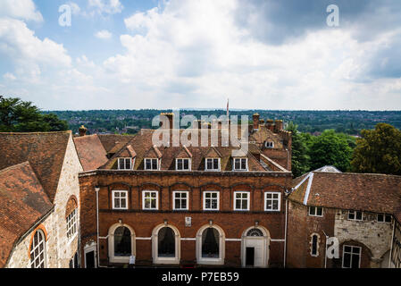 Sur des bâtiments dans le complexe du château de Farnham, Surrey, fondée en 1138 par l'Évêque Henry de Blois. Angleterre, Royaume-Uni Banque D'Images