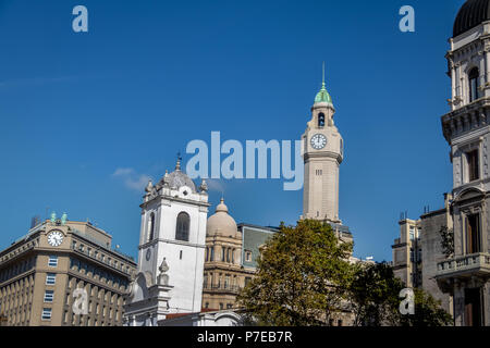 Bâtiments dans le centre-ville de Buenos Aires près de la Plaza de Mayo - Buenos Aires, Argentine Banque D'Images