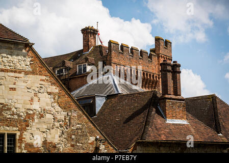 Sur des bâtiments dans le complexe du château de Farnham, Surrey, fondée en 1138 par l'Évêque Henry de Blois. Angleterre, Royaume-Uni Banque D'Images