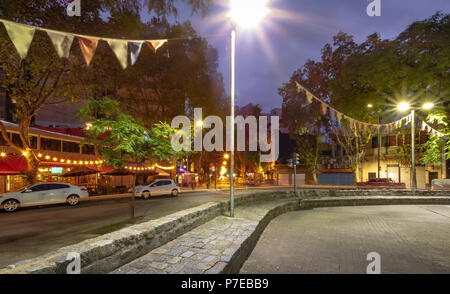 Plaza Serrano dans Palermo Soho sur la nuit - Buenos Aires, Argentine Banque D'Images