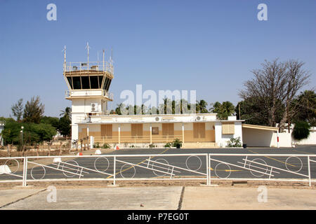 La tour de contrôle de la circulation aérienne à l'aéroport de Saint-Louis-du-Sénégal, Sénégal Banque D'Images