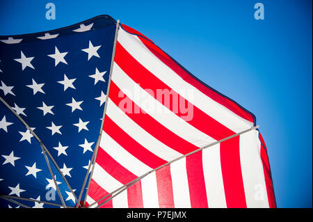 Abstract view of stars and stripes USA flag parasol Banque D'Images