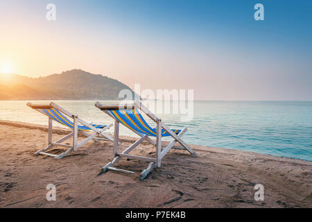 De plage multicolores sur la plage. Banque D'Images