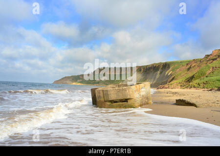 Érosion de la seconde guerre mondiale, casemates et falaises de Scarborough baie cayton yorkshire royaume uni Banque D'Images