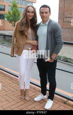 Les aliments répondent aux exigences Sports Dîner, Hensslers Kueche, 04.06.2018 Piotr Trochowski En vedette : & Melanie Trochowski Où : Hambourg, Allemagne Quand : 04 Juin 2018 Crédit : Becher/WENN.com Banque D'Images