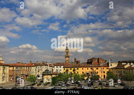 Casale Monferrato, Italie. Vue sur la place du château. Banque D'Images