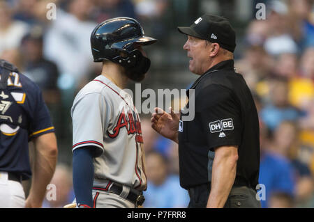 Milwaukee, WI, USA. 5 juillet, 2018. Le principal Ligue base-ball match entre les Milwaukee Brewers et les Braves d'Atlanta au Miller Park de Milwaukee, WI. John Fisher/CSM/Alamy Live News Banque D'Images