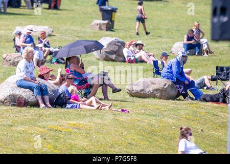 Wroughton, UK. 5e juillet 2018. Les spectateurs dans le dressage sun.St James Place Cheval Barbury essais cliniques. Horse Trials. Horse Trials. Le Dressage. Château de Barbury. Wroughton. Le Somerset. UK. Jour 1. 05/07/2018. Credit : Sport en images/Alamy Live News Banque D'Images