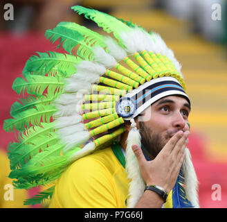 Kazan, Russie. 6 juillet, 2018. Un fan du Brésil est perçu avant la Coupe du Monde FIFA 2018 Quart de finale entre le Brésil et la Belgique à Kazan, Russie, le 6 juillet 2018. Crédit : Du Yu/Xinhua/Alamy Live News Banque D'Images