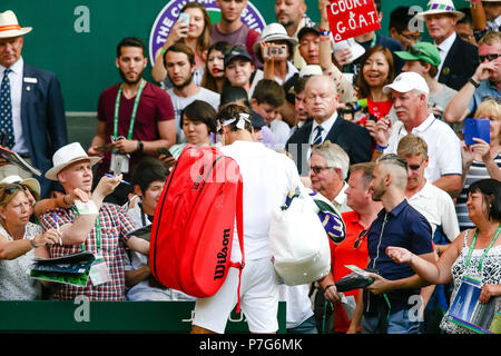 Londres, Royaume-Uni, le 6 juillet 2018 : Champion en titre Roger Federer a fait son chemin dans le 4ème tour au jour 5 au tennis de Wimbledon 2018 au All England Lawn Tennis et croquet Club à Londres. Crédit : Frank Molter/Alamy live news Banque D'Images