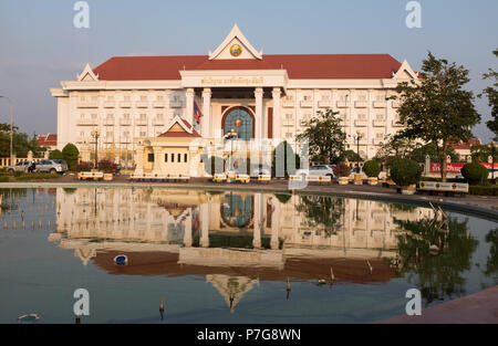 L'extérieur de l'immeuble de bureaux du Premier Ministre dans le centre de Vientiane, Laos, Asie. Banque D'Images
