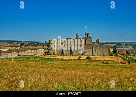 Les ruines de château de Middleham sur le bord du village de North Yorkshire Banque D'Images