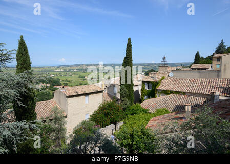 Vue sur les toits du village de Séguret Vaucluse provence france Banque D'Images