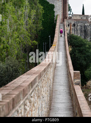 Gérone, Catalogne, région du nord de l'Espagne - à pied des murs de la ville. Banque D'Images