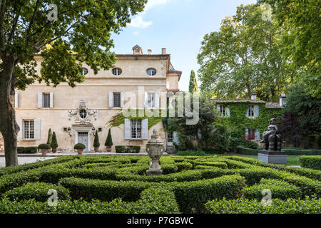 Façade extérieure et de motifs xviiie siècle châteaux à St Remy de Provence Banque D'Images