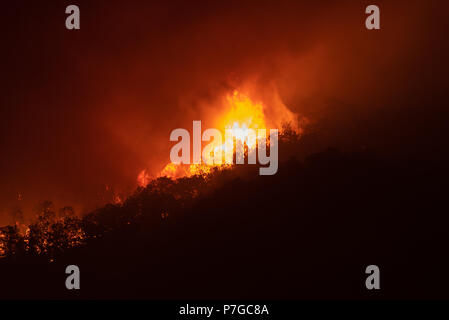 Le feu brûlant dans le lac Christine plus de 5000 acres en Californie Banque D'Images