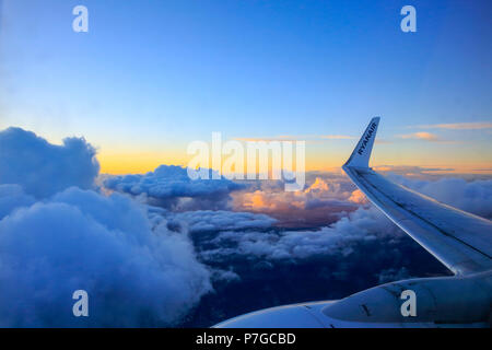 Aile d'avions Boeing 737-800 de Ryanair, Madrid, Spain, Europe Banque D'Images