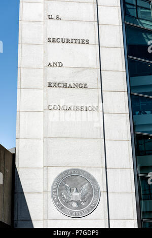 Washington DC, USA - Le 13 janvier 2018 : US United States Securities and Exchange Commission SEC architecture entrée bâtiment moderne en verre, logo, signe Banque D'Images