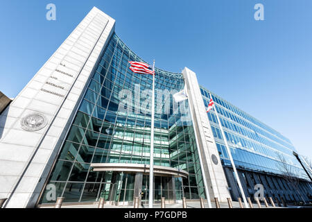 Washington DC, USA - Le 13 janvier 2018 : US United States Securities and Exchange Commission SEC architecture entrée bâtiment moderne, d'entrée, d'un signe Banque D'Images