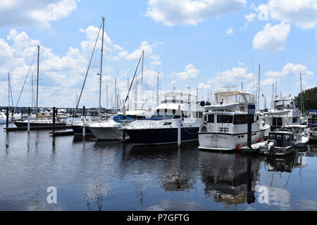 Yachts amarrés au New Bern Grand Marina.situé à New Bern, Caroline du Nord USA. Banque D'Images