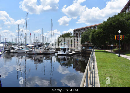 Le DoubleTree by Hilton Hotel New Bern et Grand Marina situé à New Bern, Caroline du Nord USA. Banque D'Images