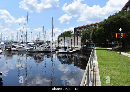 Le DoubleTree by Hilton Hotel New Bern et Grand Marina situé à New Bern, Caroline du Nord USA. Banque D'Images