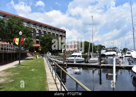 Le DoubleTree by Hilton Hotel New Bern et Grand Marina situé à New Bern, Caroline du Nord USA. Banque D'Images