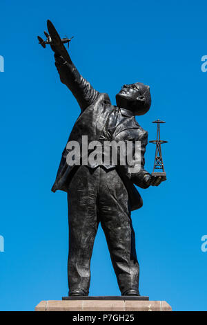 Statue de Sir Robert Alexander Watson-Watt pionnier de radar, Brechin, Angus, Scotland. Banque D'Images