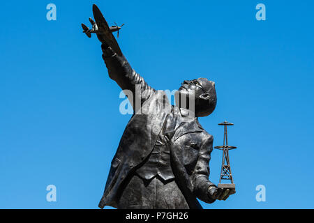 Statue de Sir Robert Alexander Watson-Watt pionnier de radar, Brechin, Angus, Scotland. Banque D'Images