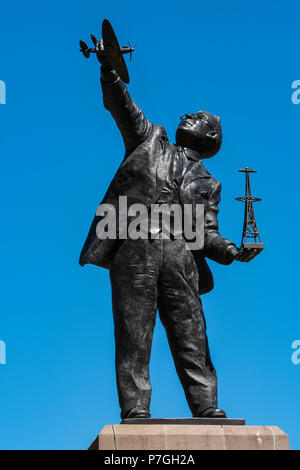 Statue de Sir Robert Alexander Watson-Watt pionnier de radar, Brechin, Angus, Scotland. Banque D'Images