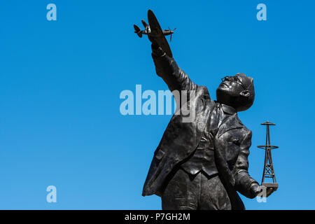 Statue de Sir Robert Alexander Watson-Watt pionnier de radar, Brechin, Angus, Scotland. Banque D'Images