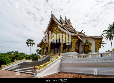 Belle vue sur le Haw Pha Bang temple royal de Luang Prabang, Laos Banque D'Images