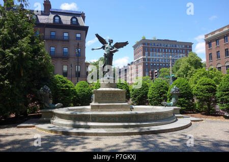 Anglais : George Robert White Memorial - Boston, Massachusetts, USA. Sculpteur : Daniel Chester French (20 avril 1850 - 7 octobre 1931). Architecte : Henry Bacon (1866-1924). Cette oeuvre est dans le parce que les artistes sont morts il y a plus de 70 ans. 31 mai 2014, 12:16:00 170 George Robert White Memorial - Boston, MA - DSC02614 Banque D'Images