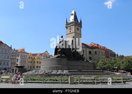 Jan Hus Monument et ancien hôtel de ville, place de la vieille ville (coin sud-ouest), Staré Město (vieille ville), Prague, Tchéquie (République tchèque), de l'Europe Banque D'Images