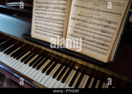 Teclas de piano y partitura, Edificio de estilo modernista de Can Prunera, Soller, Sierra de Tramuntana, à Majorque, îles Baléares, Espagne, Europe. Banque D'Images