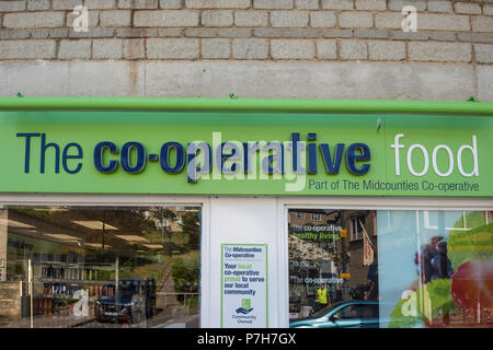 La Co-operative food shop sign, Nailsworth, Gloucestershire, Royaume-Uni Banque D'Images