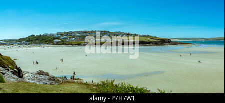 Une vue panoramique sur la plage et pointe à Polzeath en Cornouailles du Nord, Royaume-Uni. Banque D'Images