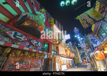 Ville vie nocturne à Shinsekai Osaka Japon Banque D'Images