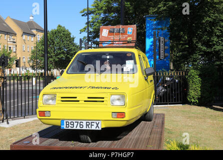 Une réplique Reliant Robin de l'époque de la Del'Trotters les garçons dans la série 'Only Fools and Horses', Peckham, dans le sud de Londres, UK Banque D'Images