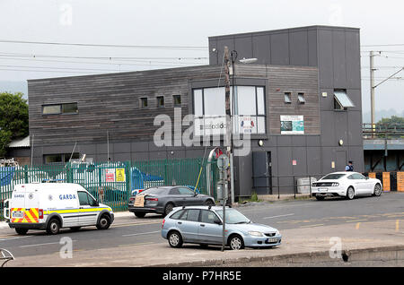 La police au lieu d'un tournage à Bray Boxing Club, qui est dirigé par Peter Taylor, père de champion du monde de boxe Katie Taylor. Un homme de 50 ans est mort dans la fusillade, tandis que le père de Katie Peter Taylor et un autre homme étaient tous deux blessés. Doté d''atmosphère : où : Dublin, Irlande Quand : 05 juin 2018 Source : WENN.com Banque D'Images