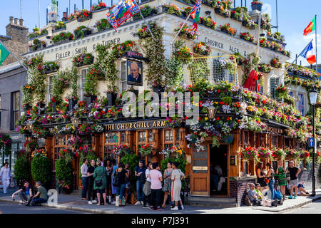 Le Churchill Arms Pub, Kensington Church Street, London, United Kingdom Banque D'Images