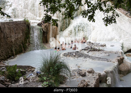 Connue depuis l'étrusques et romains, le Bagni San Filippo (Castiglione d'Orcia - Toscane - Italie) sont un petit thermique hot springs, Banque D'Images