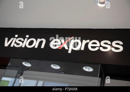 Signe pour les opticiens Vision Express marque à Birmingham, Royaume-Uni. Banque D'Images