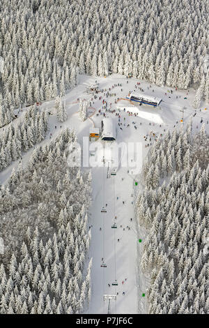 Photo aérienne, gare supérieure du téléphérique, files d'attente, l'hiver à Winterberg, Winterberg, Coesfeld, Sauerland (district), HSK, Nordrhein-Westfalen, Germany, Europe Banque D'Images