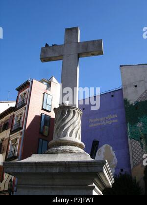 CRUZ EN LA PLAZA DE LA PUERTA CERRADA. Location : PLAZA DE LA PUERTA CERRADA, ESPAGNE. Banque D'Images