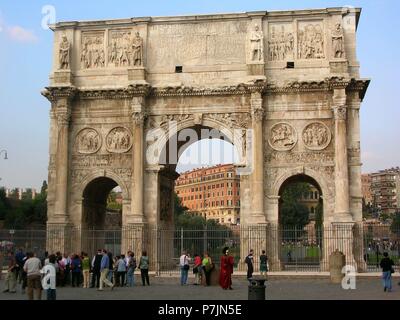 ARCO DEL TRIUNFO EN CONMEMORACION ERIGIDO DE LA VICTORIA DE CONSTANTINO JE EL GRANDE EN LA BATALLA DEL PUENTE MILVIO, 315 CC. Lieu : Arc de Constantin, ITALIA. Banque D'Images