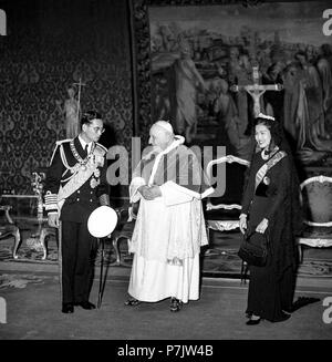 Vatican les Royals de la Thaïlande, Bhumibol Adulyadej et Sirikit Kitigakara, lors d'une visite au Pape Jean XXIII le 1 octobre 1960 Banque D'Images