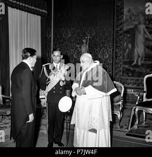 Vatican les Royals de la Thaïlande, Bhumibol Adulyadej et Sirikit Kitigakara, lors d'une visite au Pape Jean XXIII le 1 octobre 1960 Banque D'Images